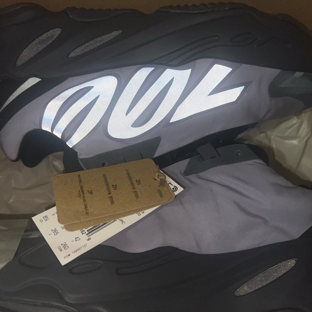Yeezy 700 MNVN